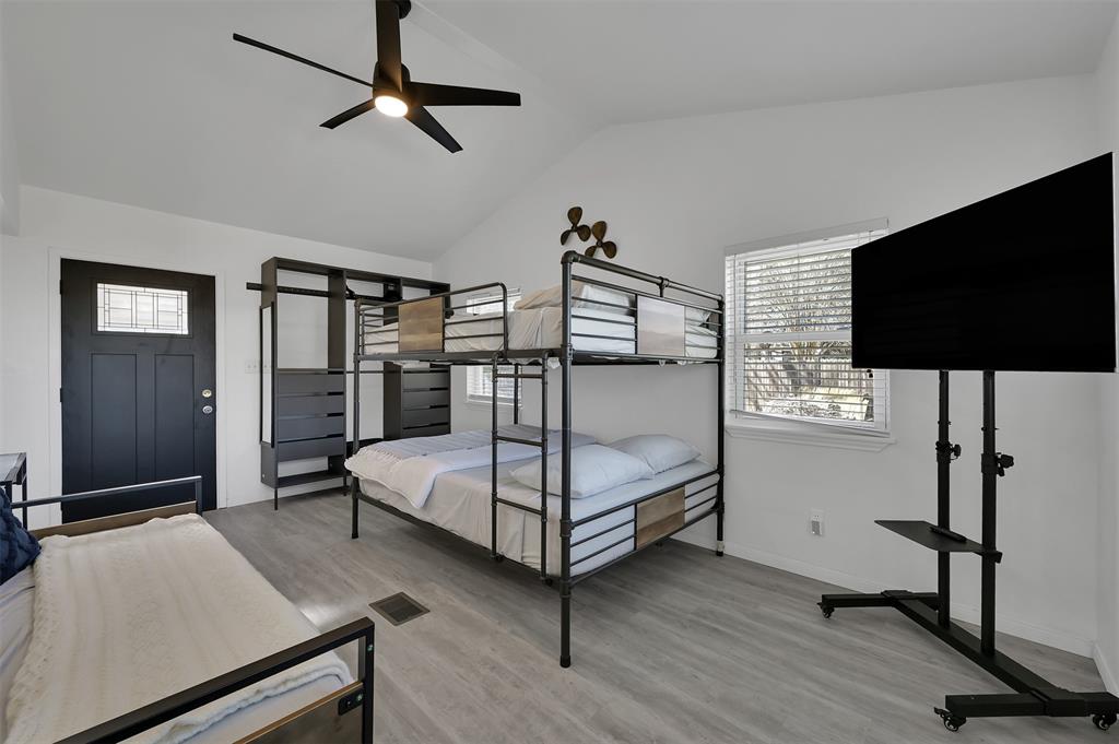 Guest bedroom sleeps up to 6; queen bunkbeds and twin daybed with trundle