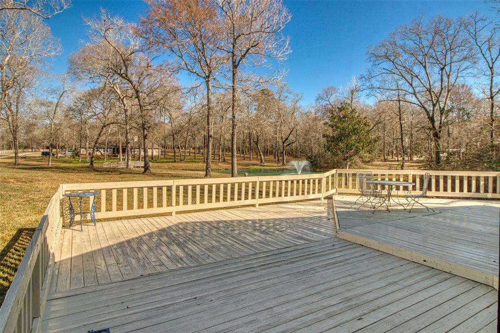 [Second residence] The 500 sq ft of deck space is great for entertaining and country life.