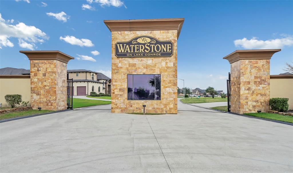 Lovely homes built by K. Hovnanian Homes in Waterstone on Lake Conroe in Montgomery.