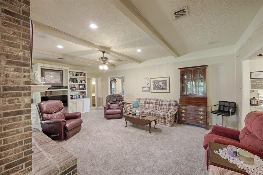 Large living room with new carpet